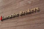 شركة إنتراكتيف بروكرز تواصل تحصيل الديون الناجمة عن حادثة الفرنك  عام 2015