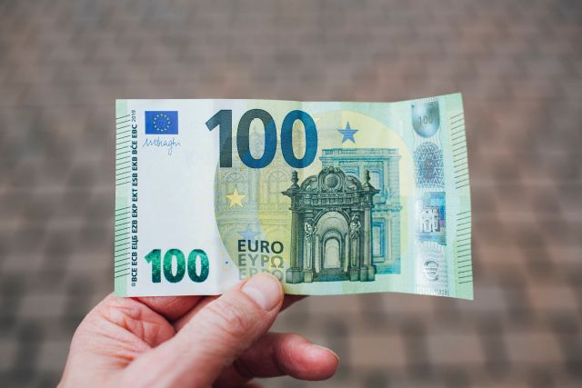 Euro اليورو دولار