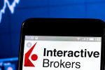 شركة إنتراكتيف بروكرز interactive brokers  توفر خدمات تداول العملات الرقمية